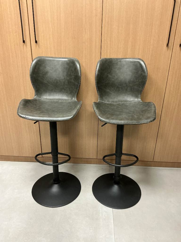 BANQUETAS COURO CINZA