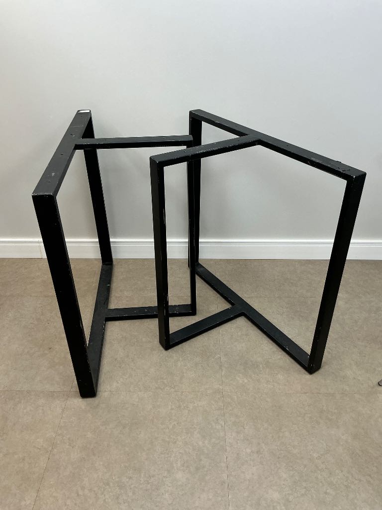 PÉ MESA PRETO
